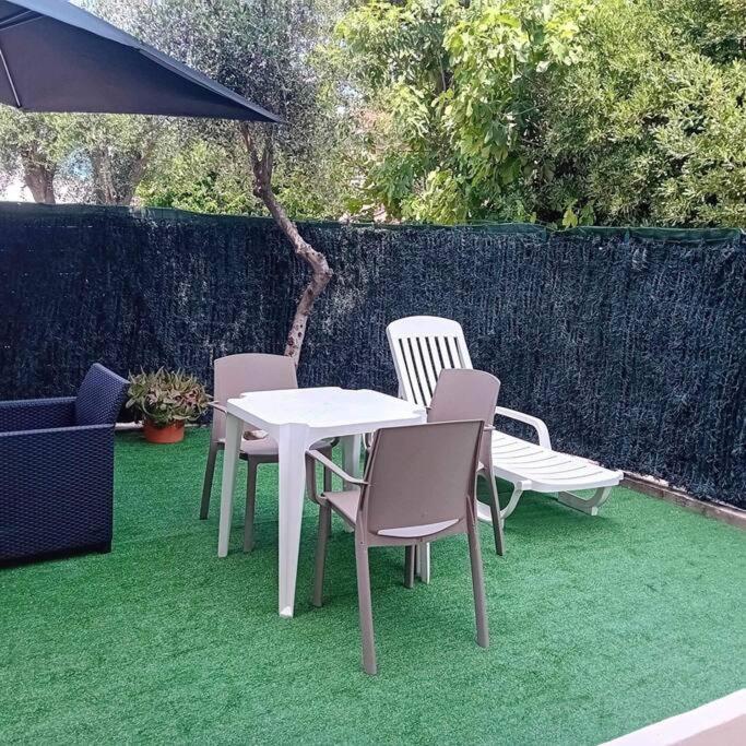 Studio Cosy Terrasse Front Mer Cagnes-sur-Mer Exterior photo